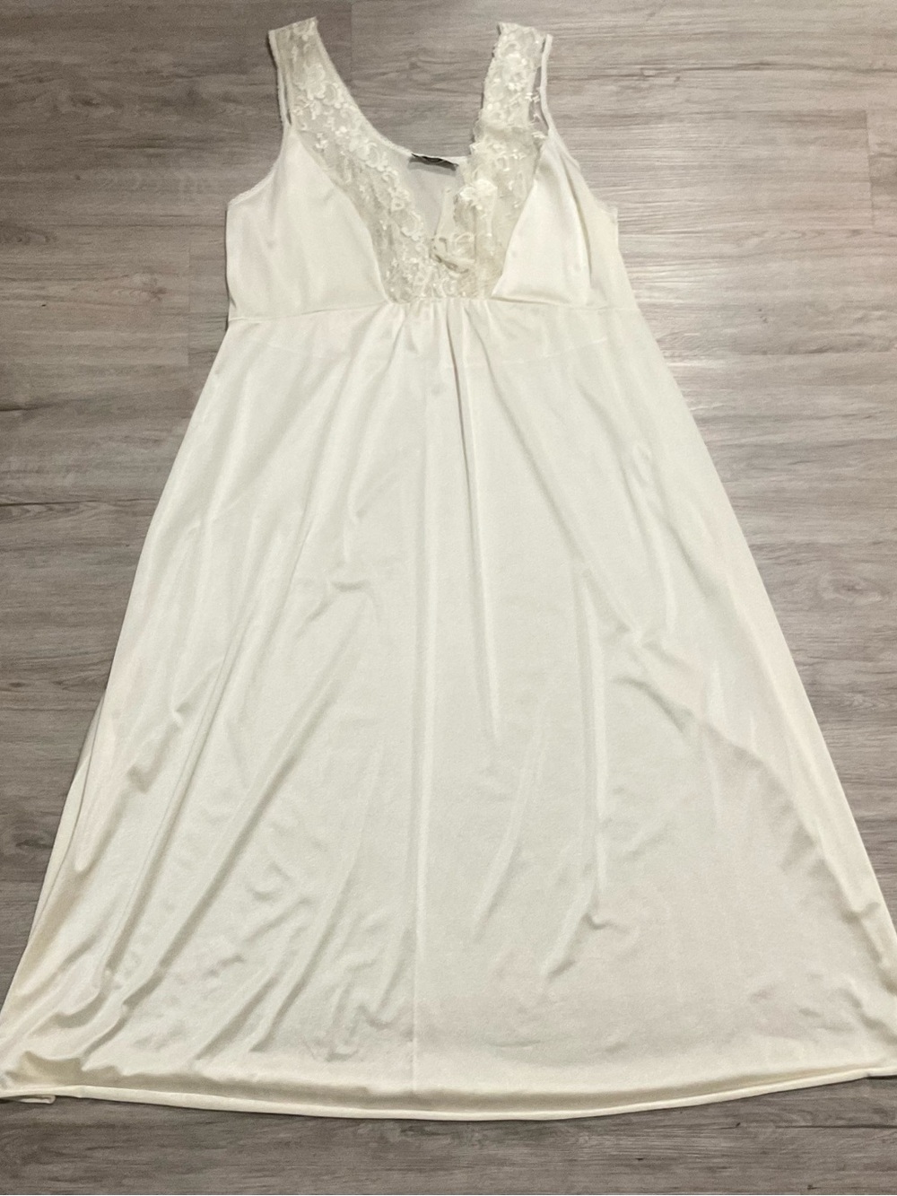 Vassarette Cream Lace-Trim Full Length Nightgown Size Large